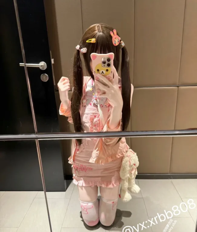 【PK】小葵(小柔)顶级巨乳白虎双马尾萝莉【401P 96V-1.92G】