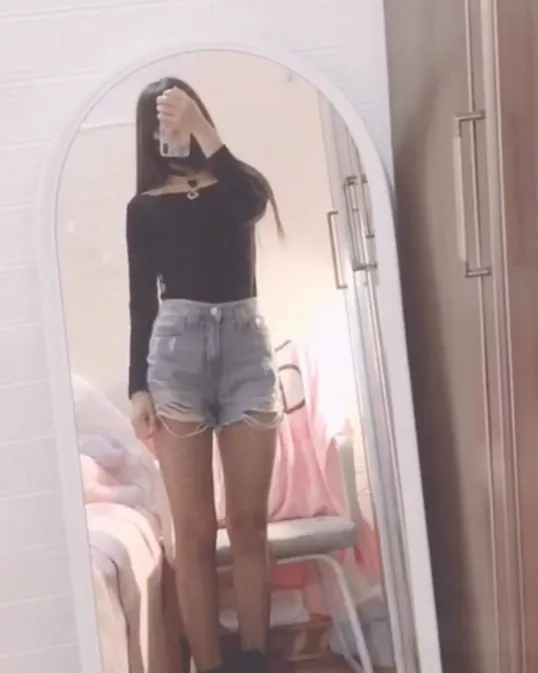 【一只荞】一只荞 极品眼镜学姐视频合集【22v 17.3GB】