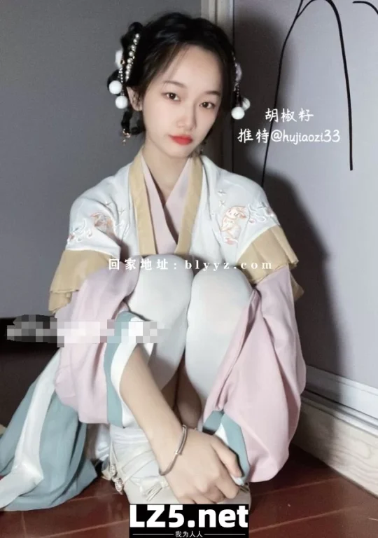 【PIKPAK】推特04年苗条身材福利姬博主胡椒籽土豪高价定制露脸福利【20G】