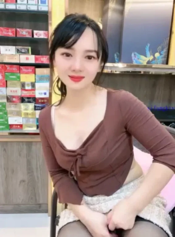 【磁力】颜值少妇【烟酒店老板娘（羊羊）】在店里自慰喷水，大胆掰逼【23V21G】