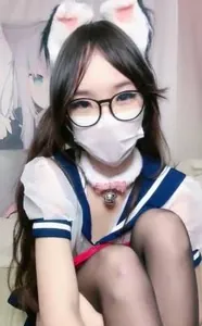 【磁力】眼镜学妹【困困兔吖】 身体柔韧，妹子娇瘦穴特大！【6v2.7G】