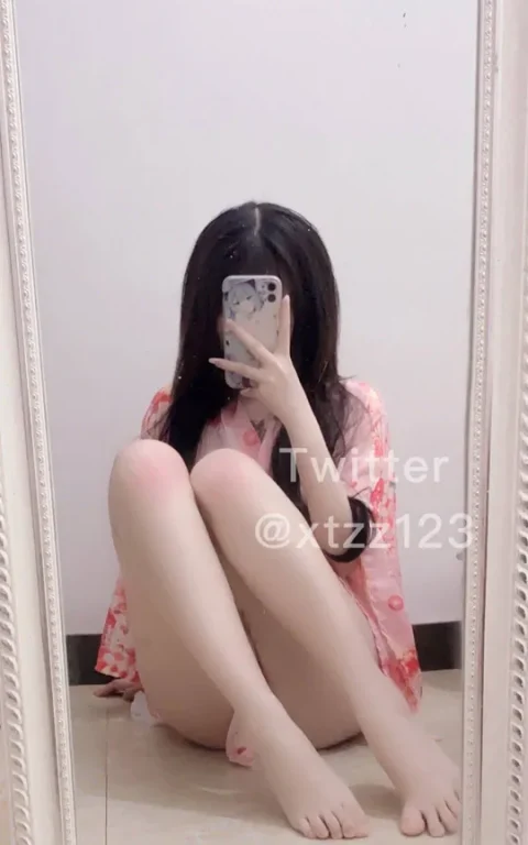 【PIKPAK】小幼猫 顶级白虎萝莉自慰合集【9V/3.1G】