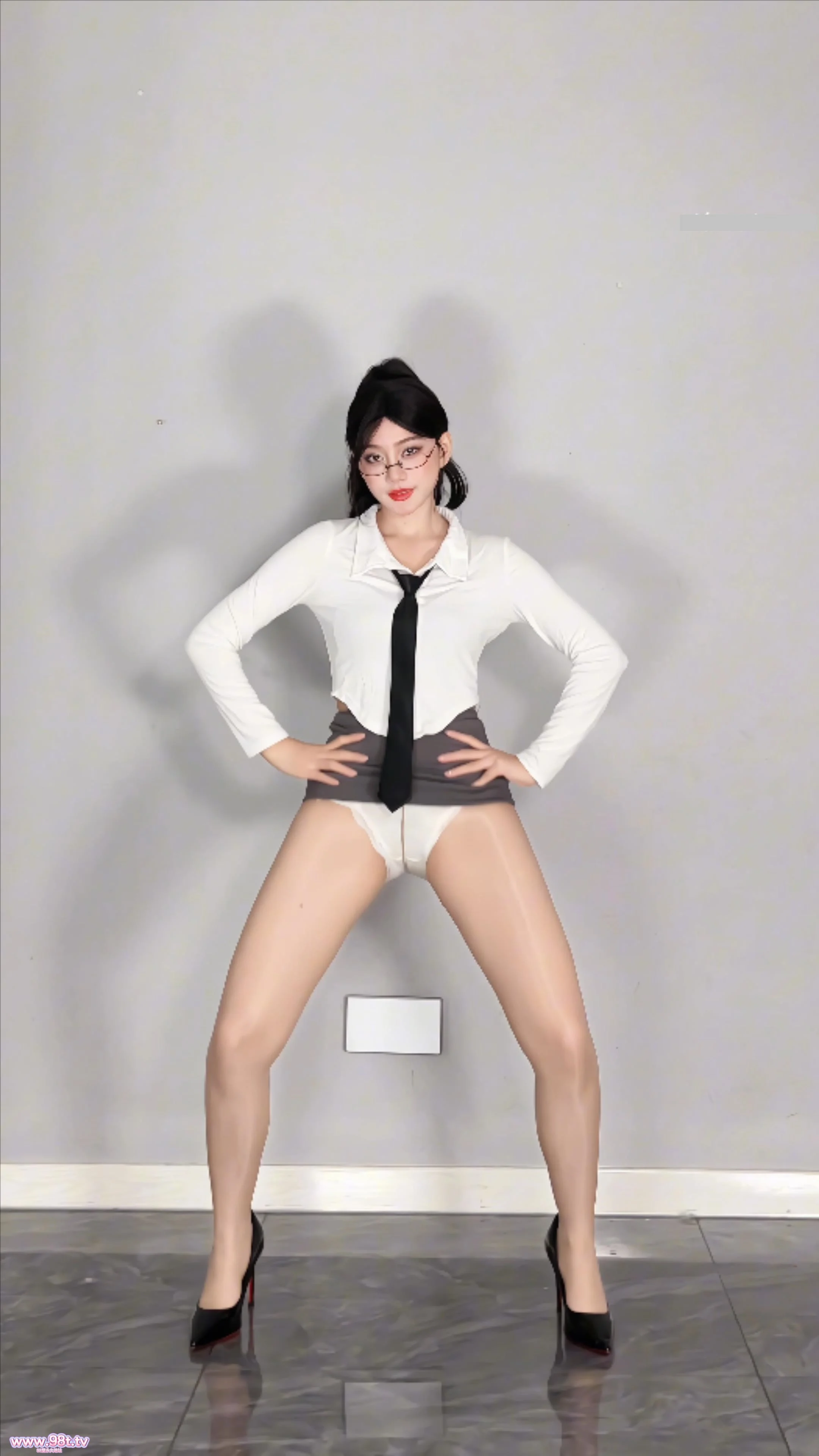 【自转】【115eD2k】B站专业舞UP 小艾x艾 最新情趣高跟丝袜蹈定制骚舞4K原版【12G/31V/1配额】