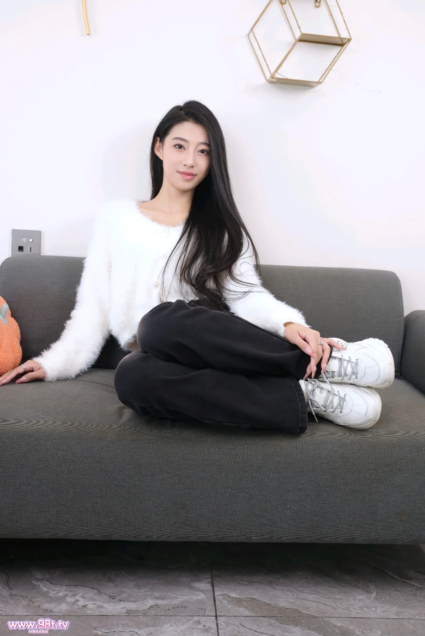 【整理】【ED2K】绮梦摄影 足模佳佳合集【35.36G/4套1262P 6V/4配额】