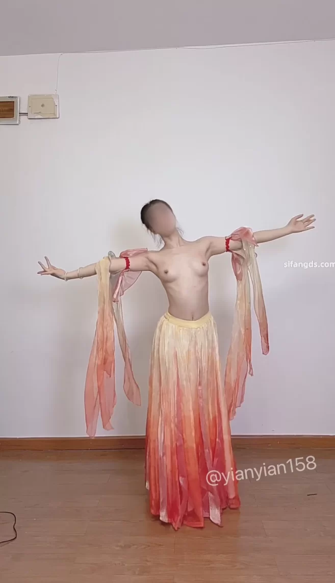 【PK】福利姬【以安/一口白桃七】热舞裸舞合集【63G】