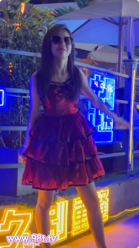 【自转】【115ED2k】KFC 年度精品 极品学妹无内贴B拍摄 白色爱液流出【2560M/1V】