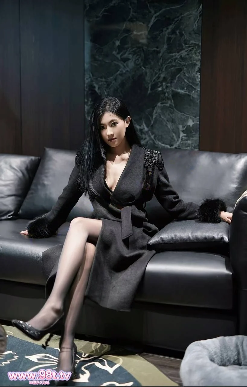 【自转】【ED2K】最新抖音泄密！26岁彪悍大长腿御姐【孤独夫人】反差福利，露点电动阳具自慰啪啪呻吟声不断口交射嘴里【588M/19V＋4P/1配额】