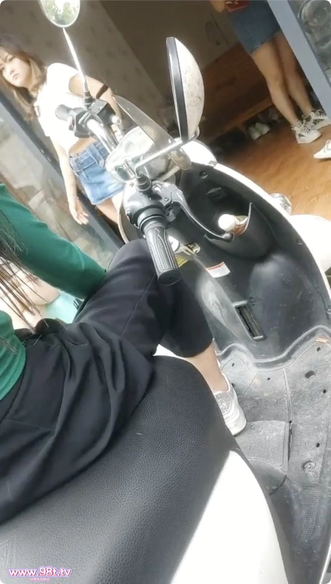 【自转】【115eD2k】年轻小姐姐漂亮温柔，物美价廉捡到宝，来一发【395MB/1V】