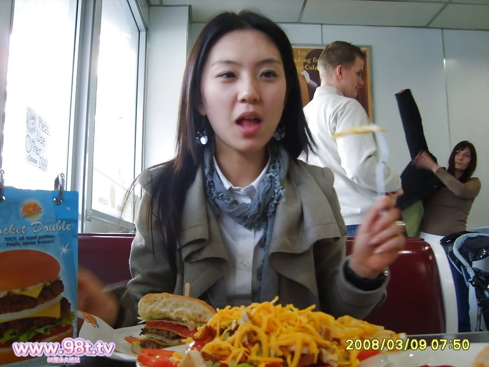 【自转】【115ED2K】龙贤东 申惠京 韩国泄密资源 【400m/ 9V 39p/1配额】