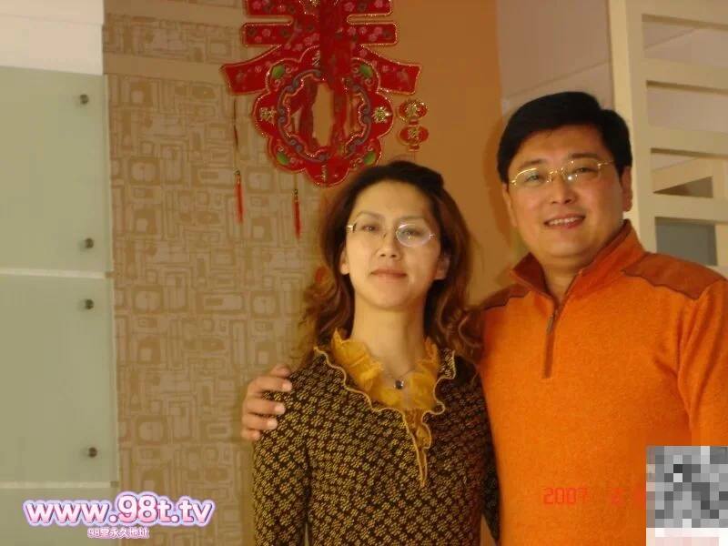 【自转】【115eD2k链接】【夫妻论坛系列】[第十四套]真实夫妻居家私拍、聚会交换【1.23G/1V 506P/1配额】