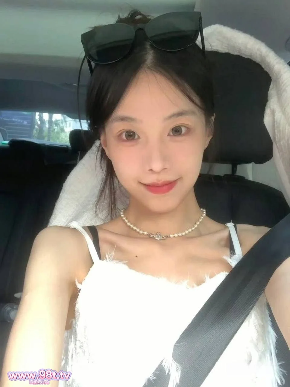 【自转】【115eD2k链接】反差婊！广西艺术学院邓乐颖被金主爸爸调教玩操，露脸性爱啪啪私拍福利泄密流出，两广人的长相，高清原版【136M/1v 13p/1配额】