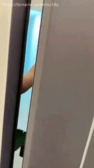 【自转】【115ED2K】FansOne 艾瑪Emma (emmy18y) 雪白巨乳房东艾玛被房客调教超级色情【209M/1V】